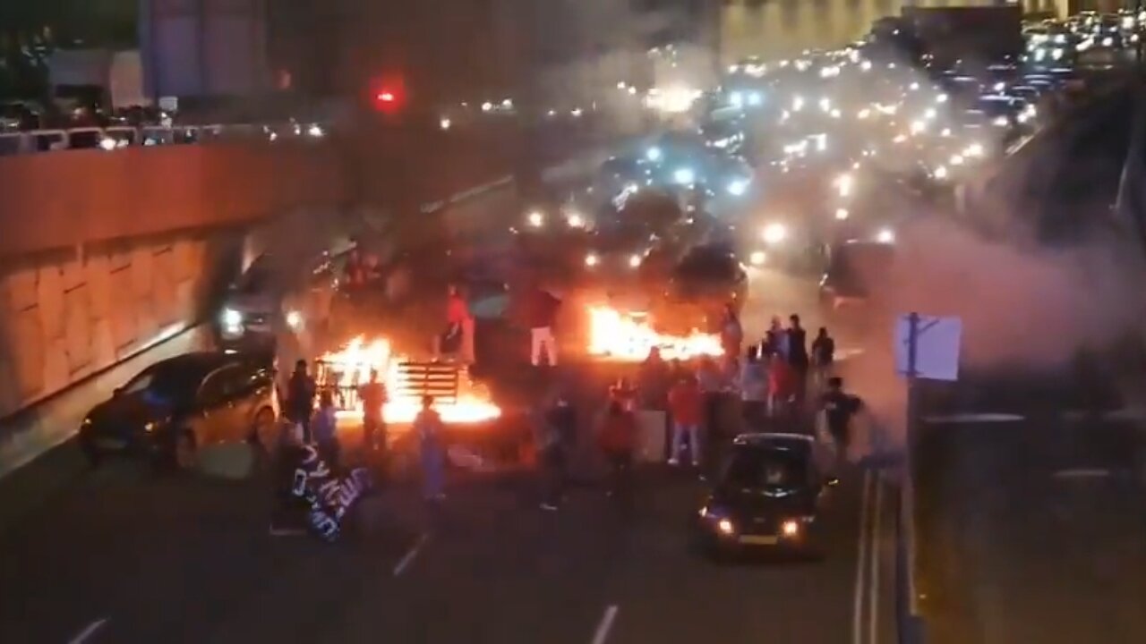 Protests Against Netanyahu In Tel Aviv Are... Heating Up. [CREEPER CUT]