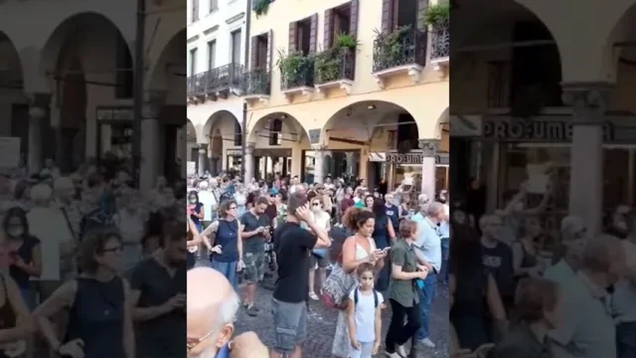 Manifestazione contro green pass Padova agosto 2021