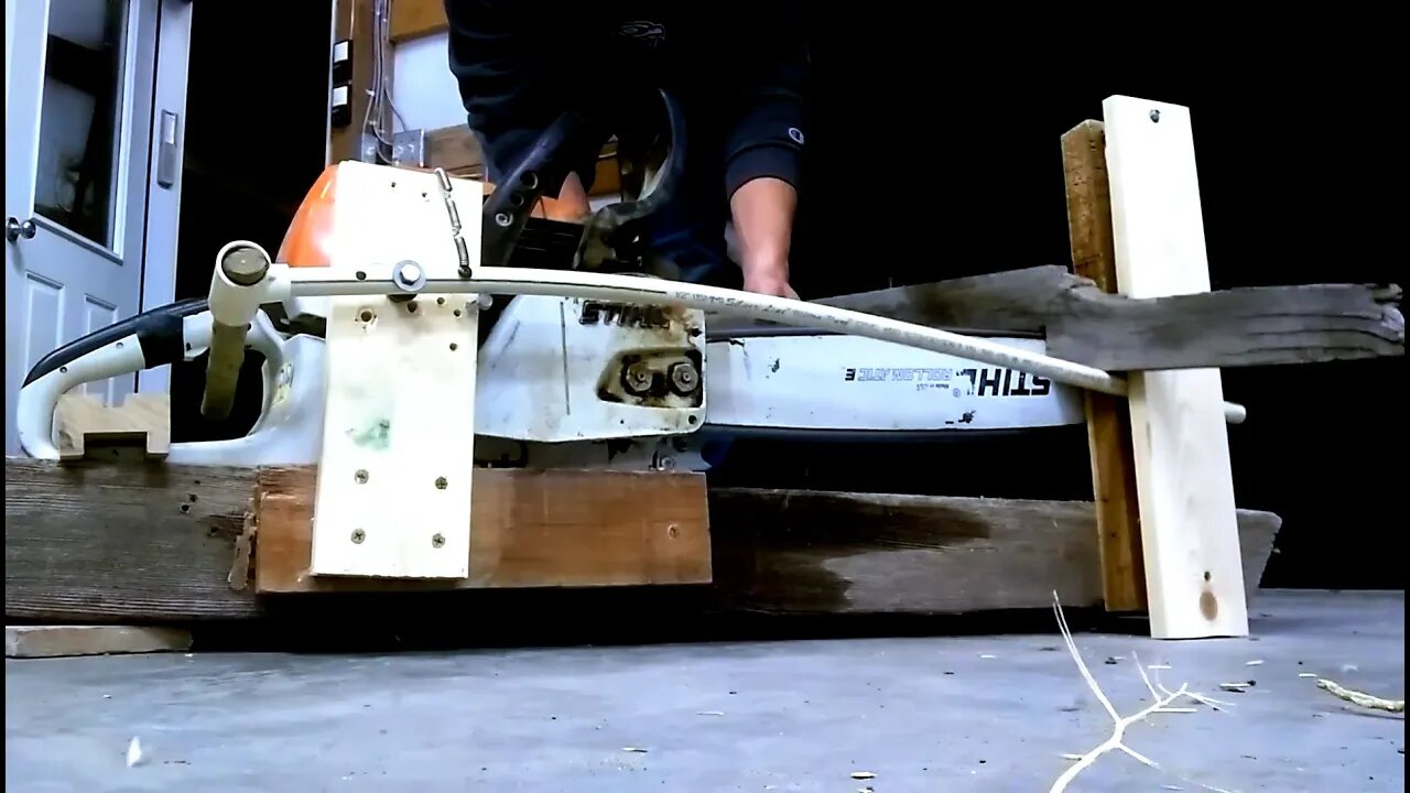 DANGEROUS HOMEMADE CHAINSAW JIG for cutting up limbs and smaller pieces of wood. Stihl #shorts