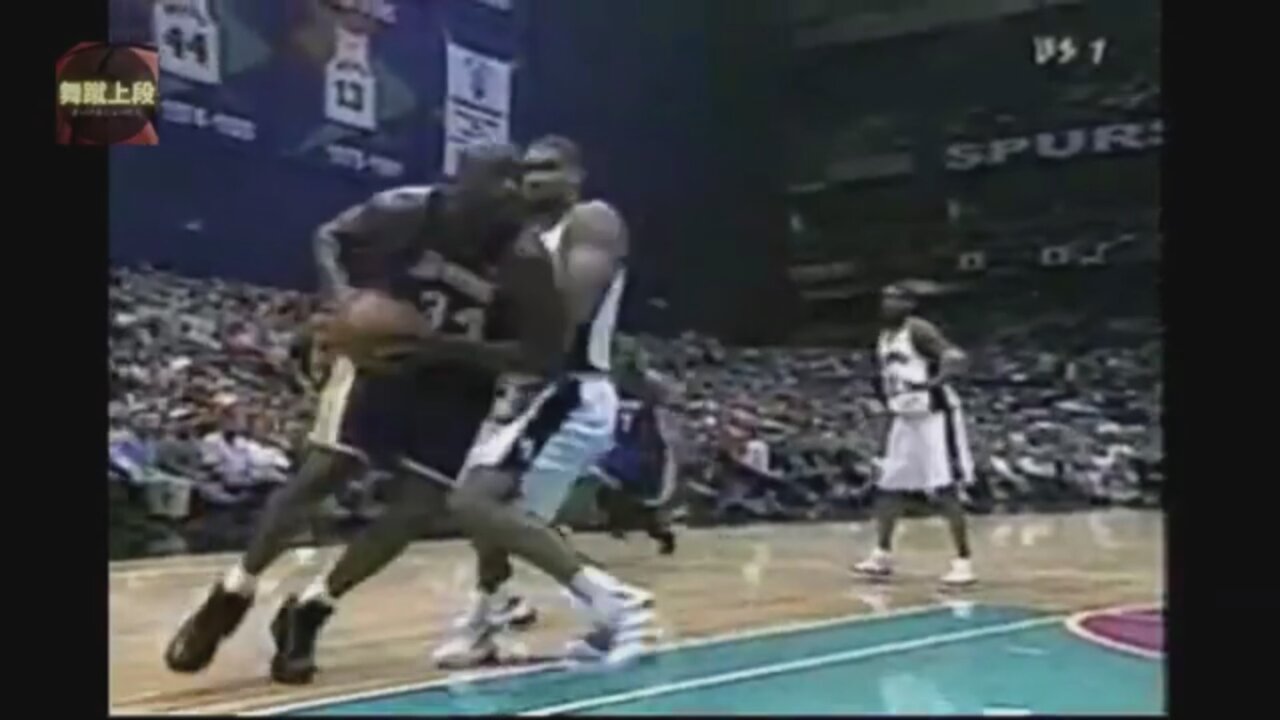 Shaquille O'Neal 22 Points 7 Ast @ Spurs, 2000-01.