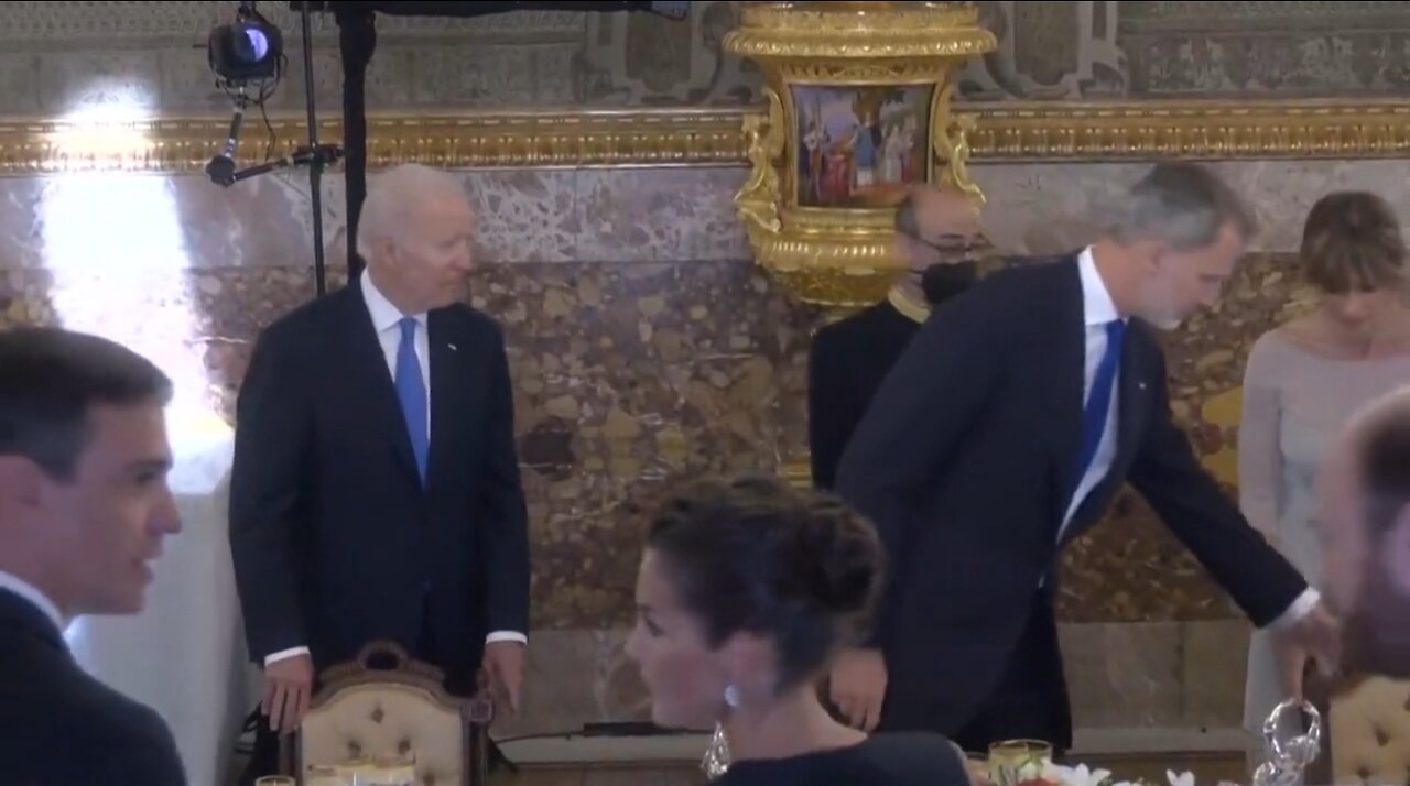 Confused Biden Doesn't Know If He Should Sit Or Not