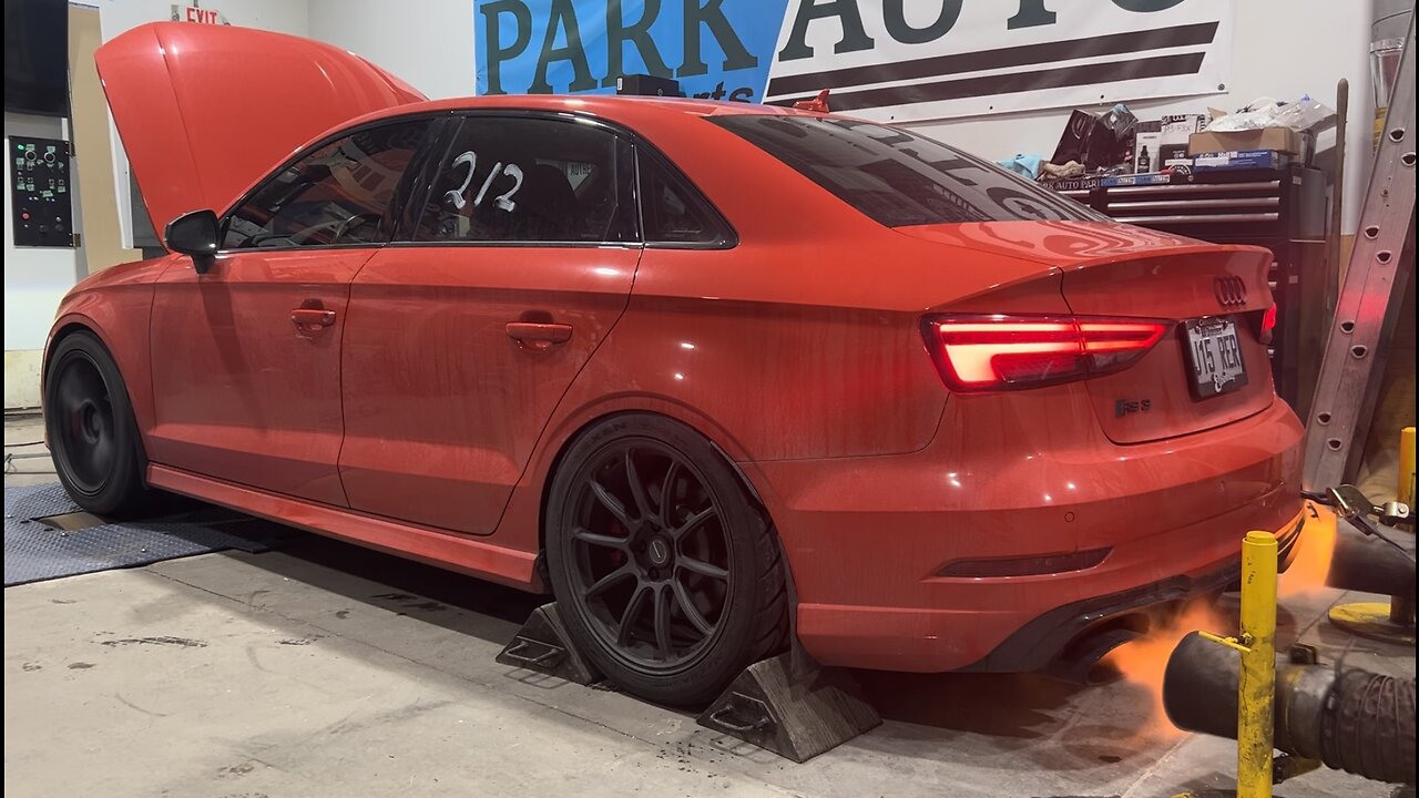 700WHP Audi RS3 Shooting Fire on Dyno