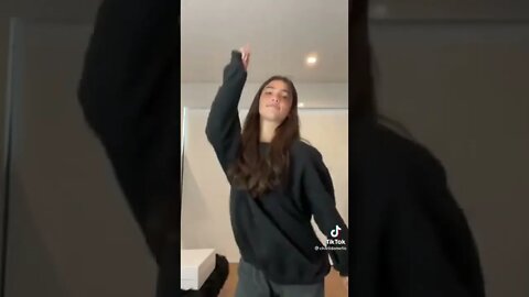 Charli D’amelio New tiktok dance! 🤩