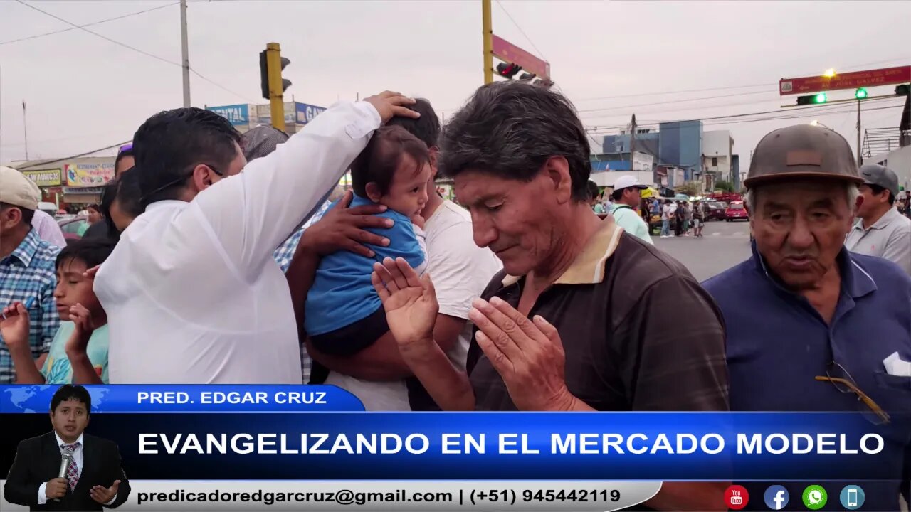 Evangelizando en el Mercado Modelo de Chimbote - EDGAR CRUZ MINISTRIES