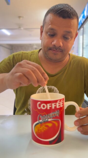 Drink coffee in 1 liter cup