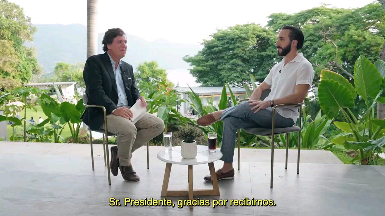 El presidente Nayib Bukele salvó El Salvador. Puede que tenga el plan para salvar al mundo.