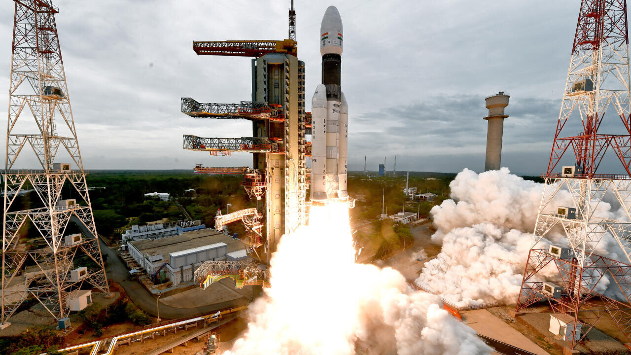 India lanza nave espacial con un módulo de aterrizaje y un complejo de investigación