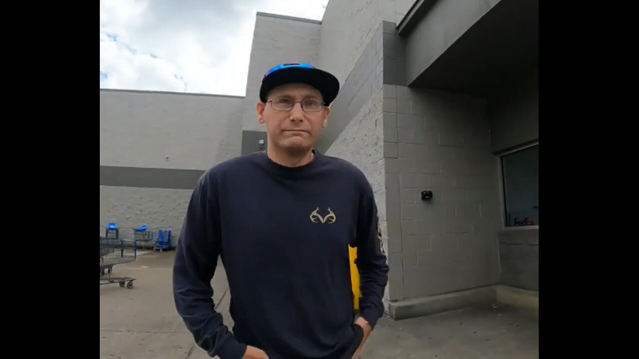 Jay Lures 14 Yr Old From Fam Vacay & Drops Condom N Front of