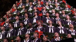 Dozens of Michigan high school choir students perform in 67-foot Singing Christmas Tree