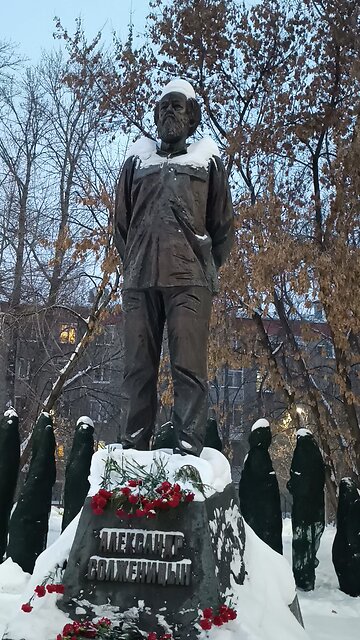 alexander solzhenitsyn monument Moscow