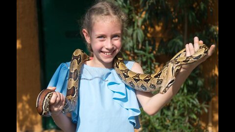 Funny Videos - Child Meets a Snake