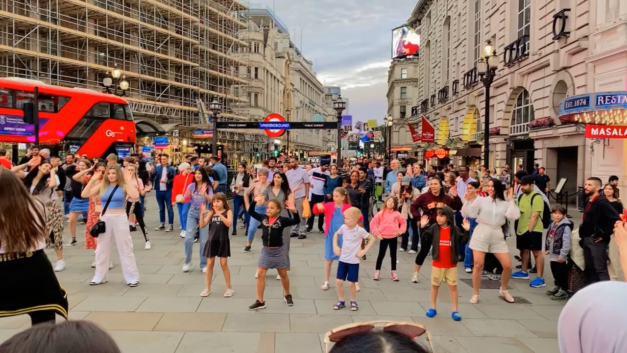 Friday Evening In Piccadilly Circus London | UK Travel Vlog 2023