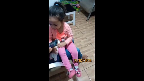 Laura está falando com a vovó $ #jesus #crianças #laurinha #amor #fe