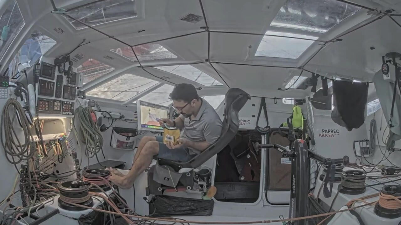 Vendee Globe Day14 FLYING Down From Rio, 3 Break Speed Records. Ondoard Malazia, MACSF, Vulnerable..