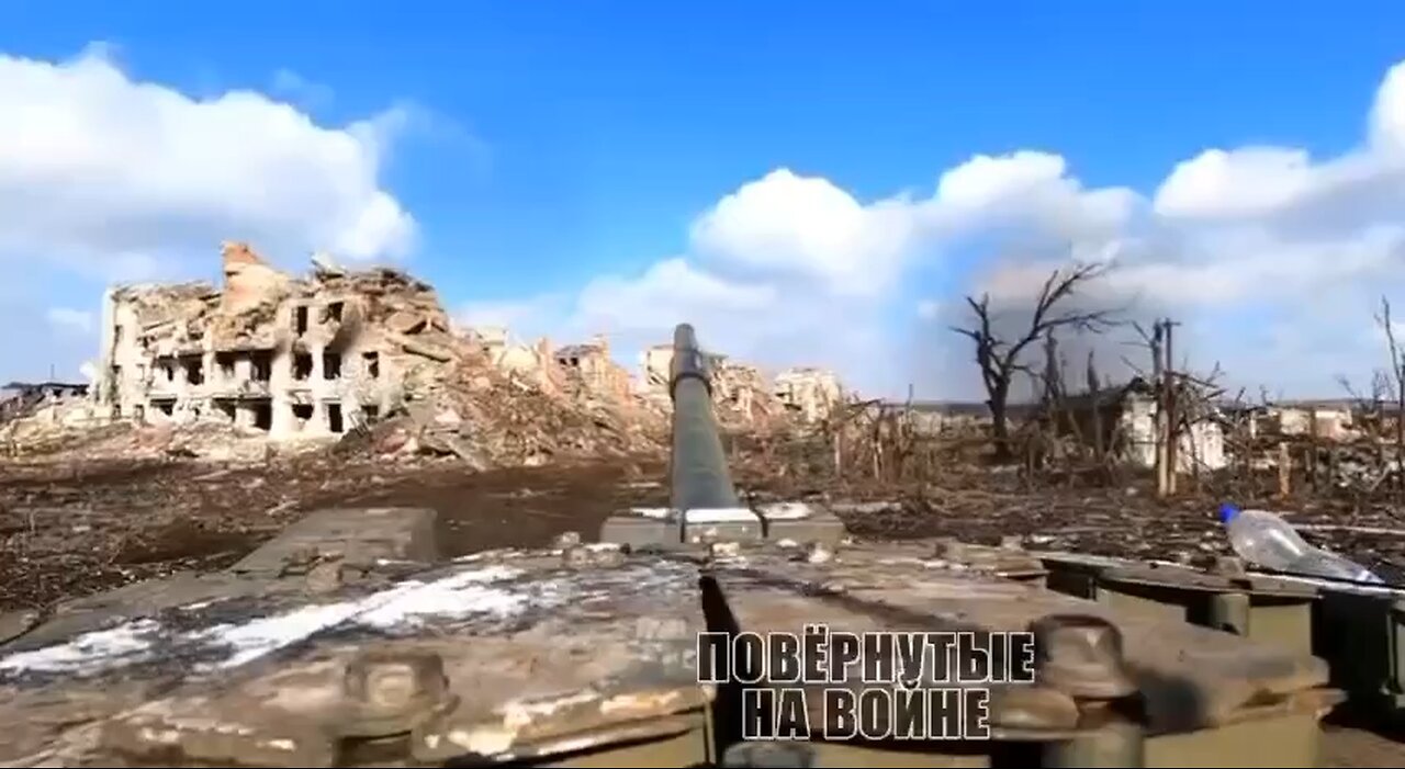 Russian tank rolling through Bakhmut