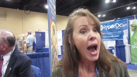 Kelly Neito The Cross and the Light at the 2017 Catholic Marketing Network