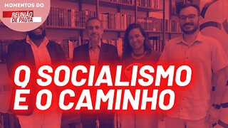 Enquanto UNE faz parceria com o IREE, AJR organiza a luta pelo socialismo | Momentos