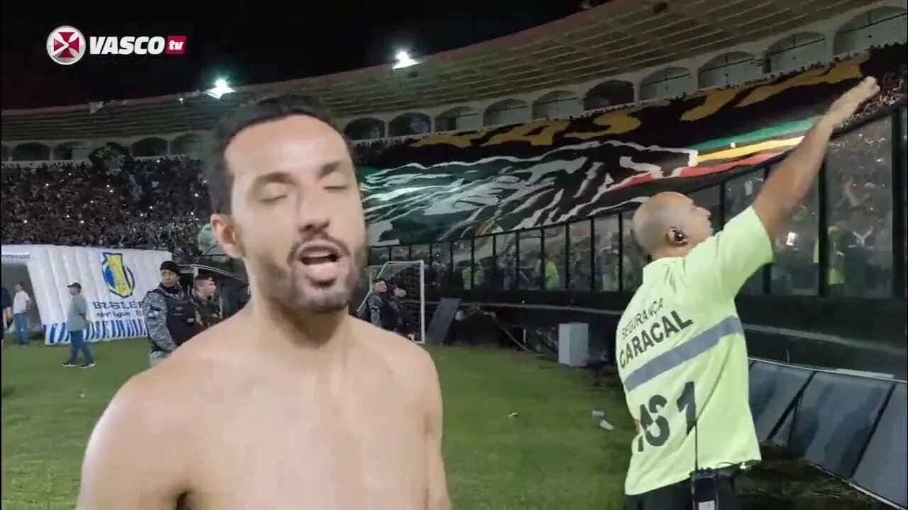 Festa dos jogadores no final de Vasco 1x0 Bahia