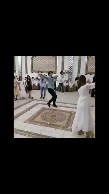 ДАГЕСТАНЦЫ ПОКАЗАЛИ СУПЕР ЧЕТКУЮ ЛЕЗГИНКУ НА СВАДЬБЕ #shorts