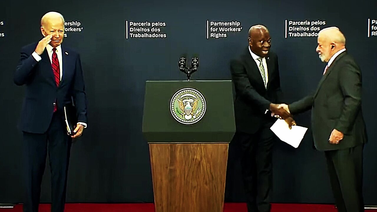 Brazil's President Lula visibly upset as Joe Biden forgets to shake his hand and walks off stage?