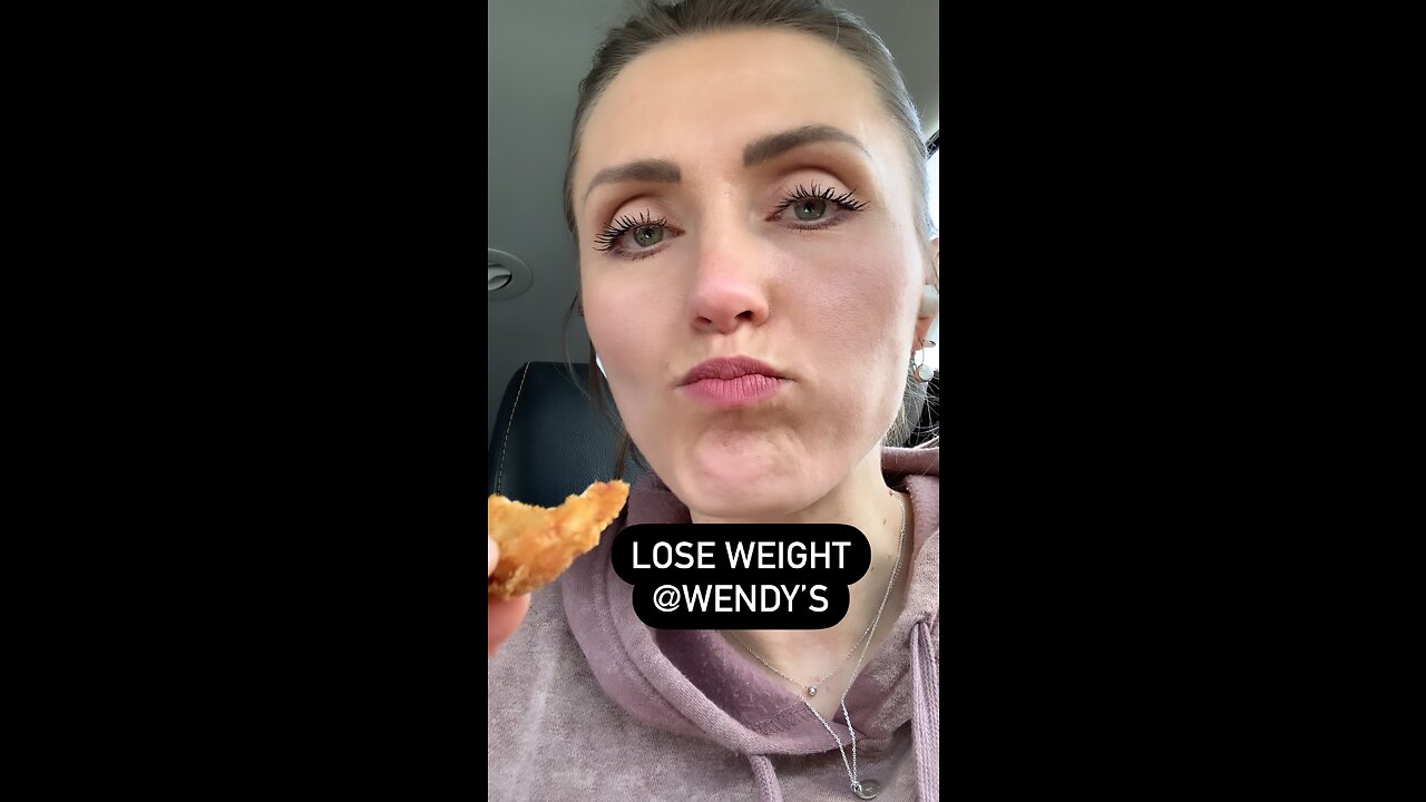 ✨LOSE WEIGHT EATING OUT SERIES✨The 2 lowest calorie options @wendys with at least 25g Protein!