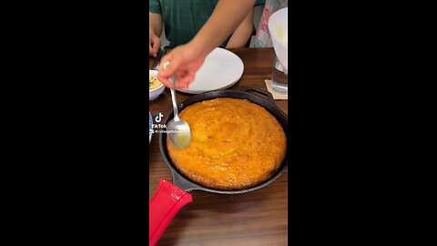 Cornbread with the yam juice 😩😩 pops did sumn with that lol