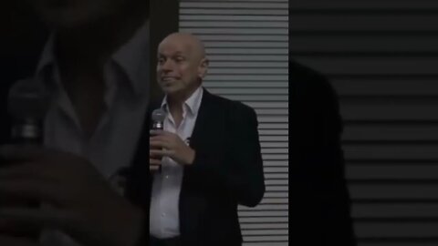 Leandro Karnal - mulheres pensam na felicidade, homens não. l | parte 2 - #MotivaçãoDoSabio