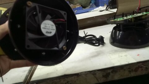 捕蚊器，诱虫器成品，工厂流水线作业