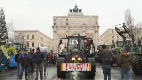Kaos në Gjerman qindra fermerë me traktora, mbushën autostradën midis Berlinit dhe Hamburgut.