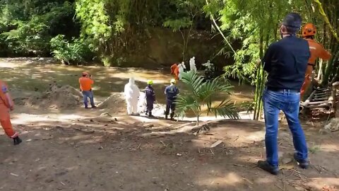 Rescate de menor que se llevó el rio