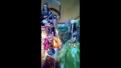 CIERRA LOS OJOS Y PIDELE A LA SANTA QUE 5E CUIDE D LO MALO