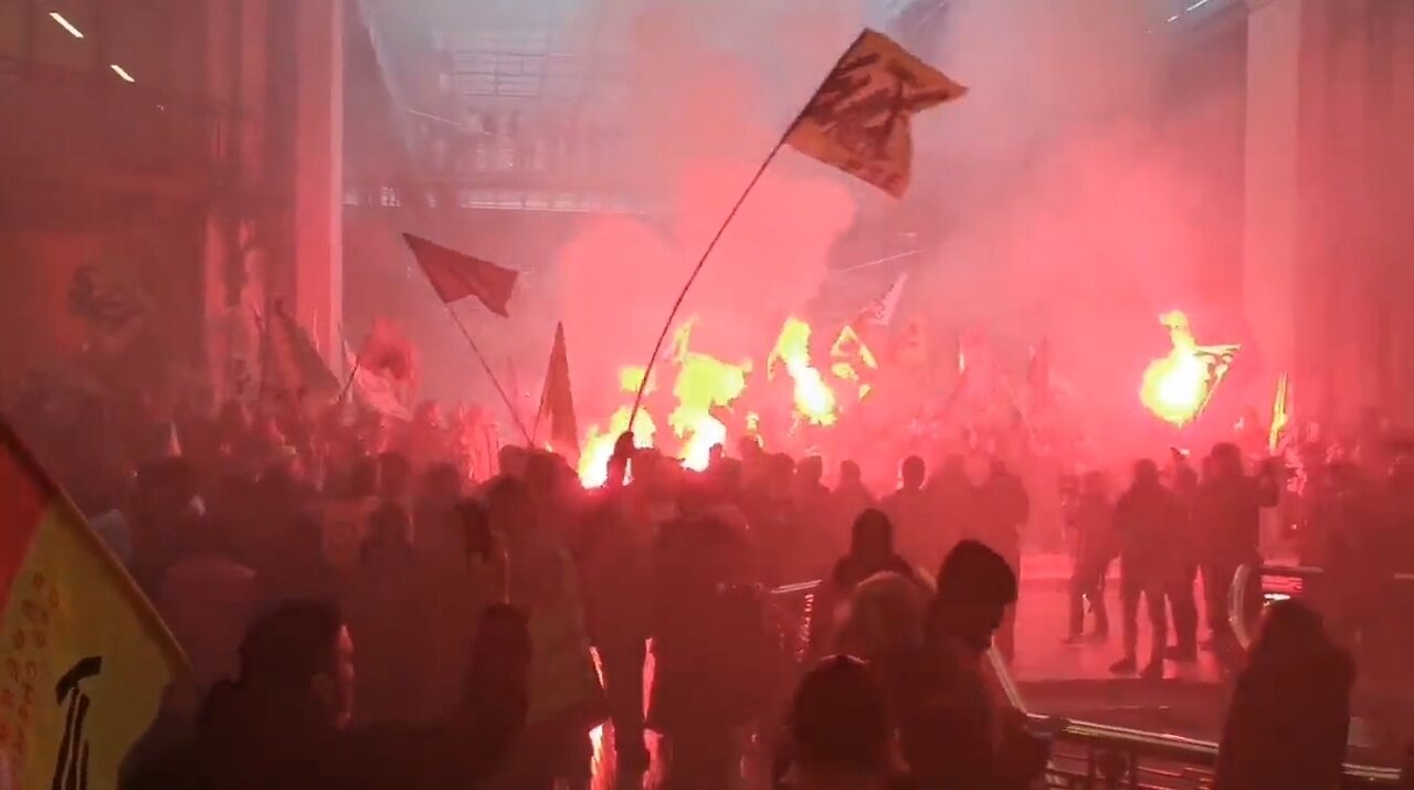 Chaos Outside BlackRock Offices In Paris