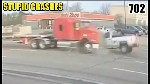 Stupid driving mistakes 702 (May 2022 English subtitles)