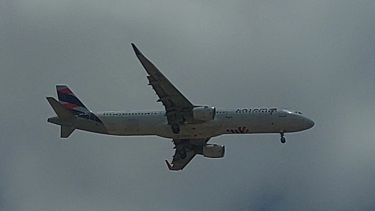 Airbus A321 PT-XPL vindo de Guarulhos para Fortaleza