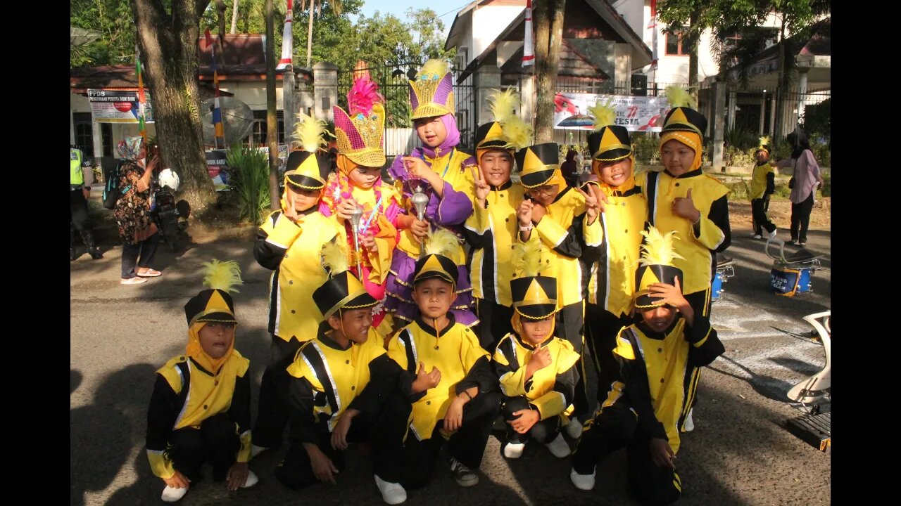 DRUMBAND ANAK SDN 32 PAGARALAM TAMPIL DI ACARA LOMBA GERAK JALAN TINGKAT SD / MI SEKOTA PAGARALAM