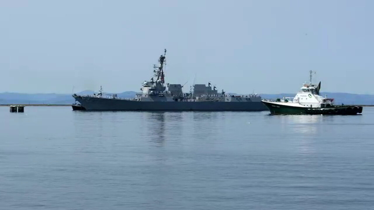 USS Momsen visits Port Angeles, Washington