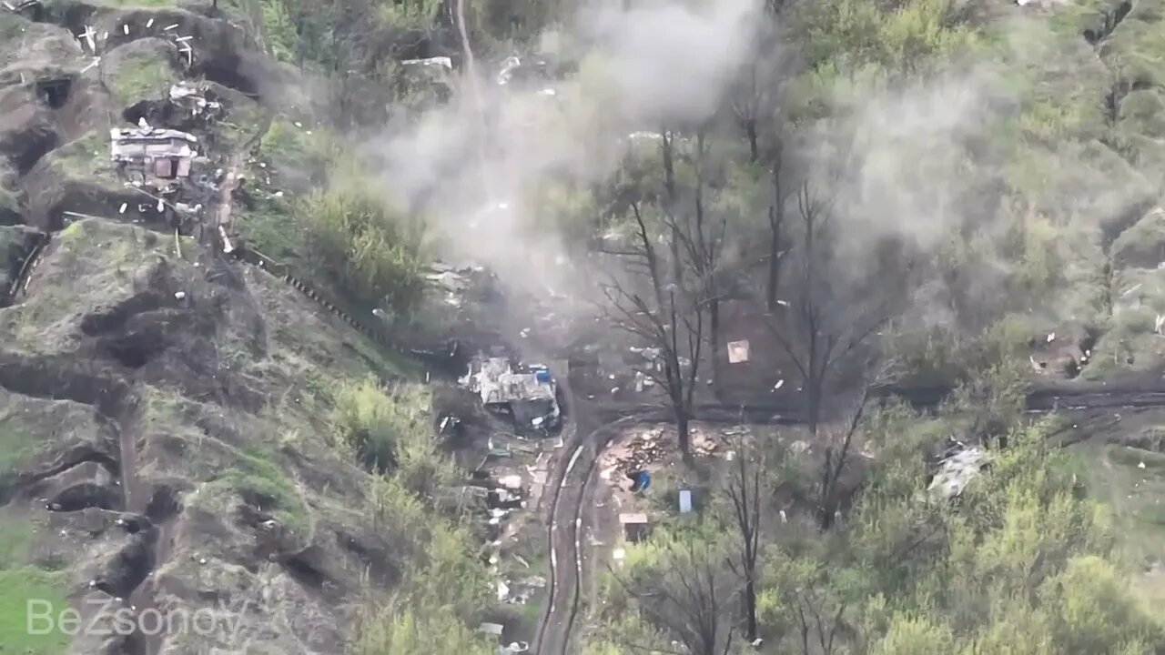 DPR Artillery Units Hitting Ukranainan Positions In Donetsk