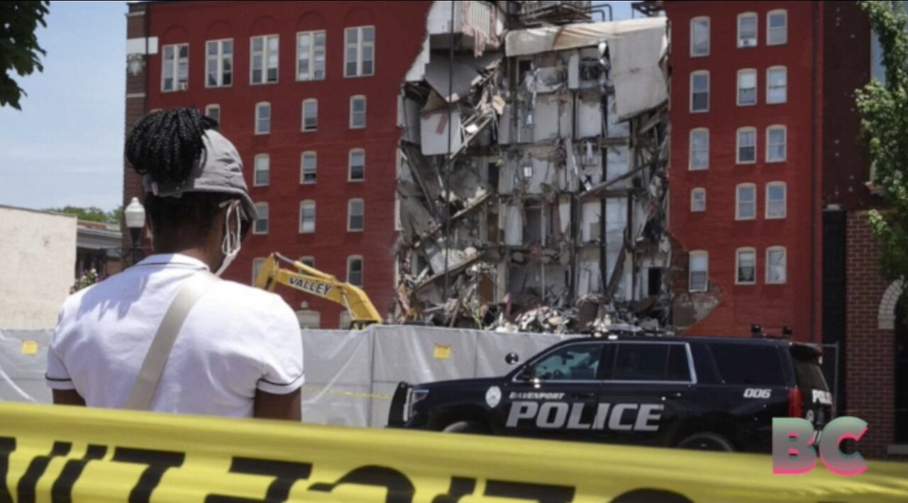 2 people may still be inside partially collapsed apartment building in Iowa: Officials