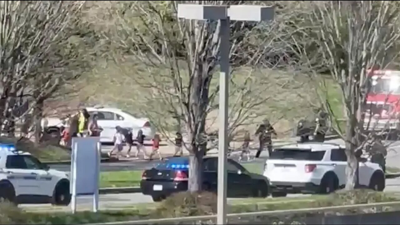 Nashville school shooting: 6 killed including 3 students, shooter dead