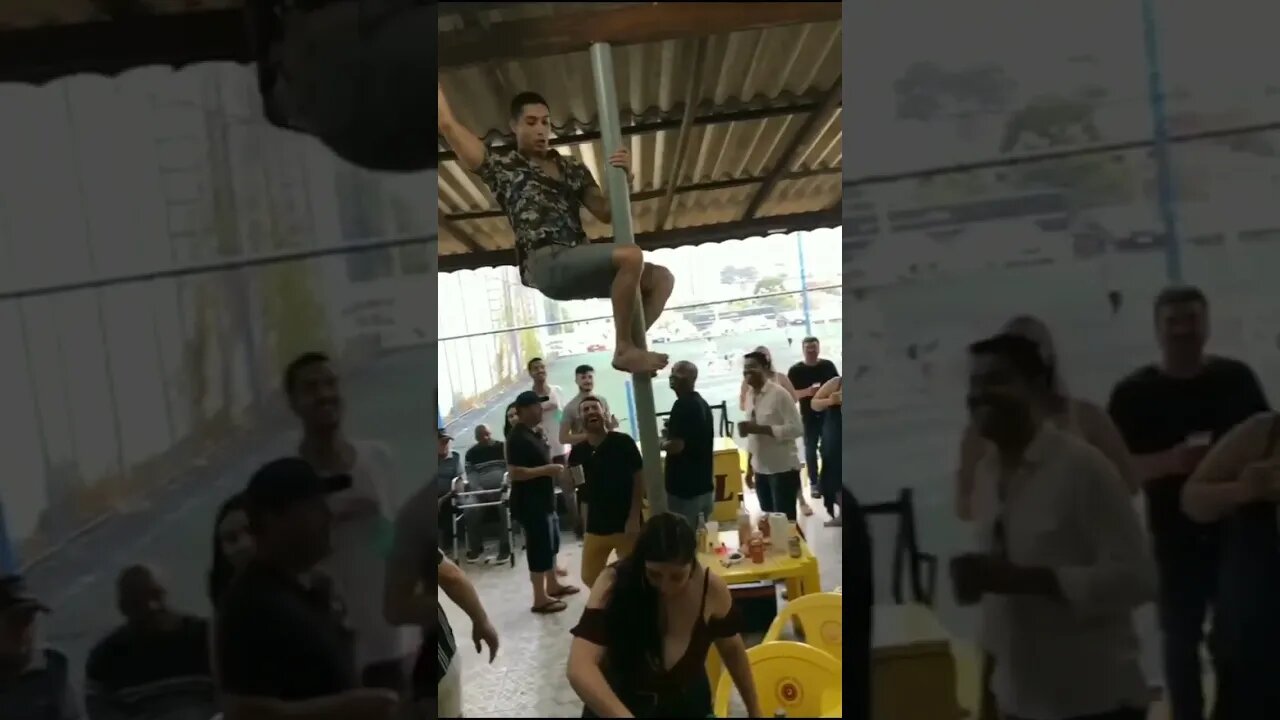 TODO MUNDO TEM UM AMIGO DESSE , QUE E SO BEBER FICA DESSE JEITO ( MEME ) ( VIRAL ) #shorts