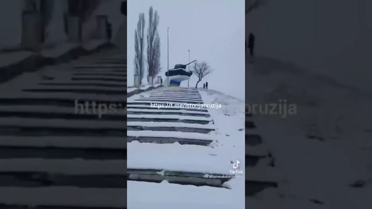 ⚡️Украинские беженцы, прибыв в Молдавию сразу стали осквернять памятники Великой Отечественной.