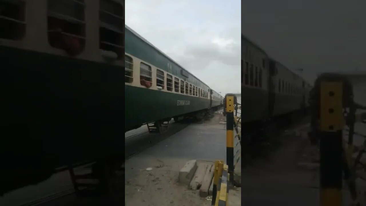 train Pakistan railway 🚂🚃🚃 speed check kren