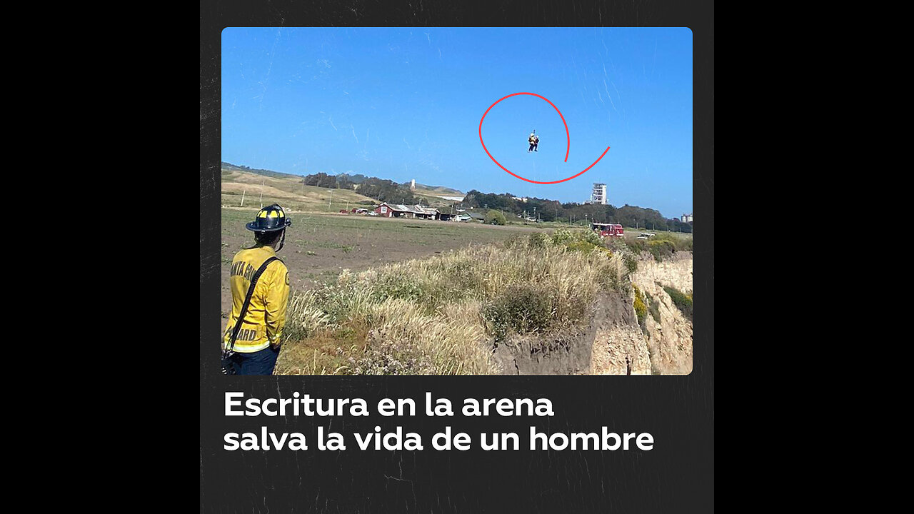 Un kitesurfista varado en una playa pide ayuda con un mensaje en la arena