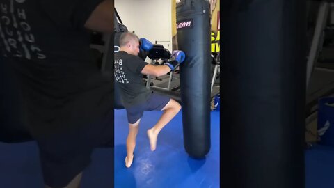 Muay Thai Combo on the Heavybag