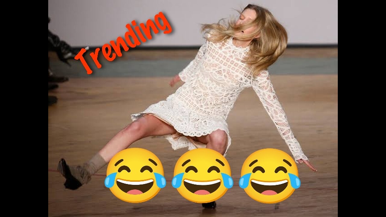 Funny Models Fall Down😂😂😂
