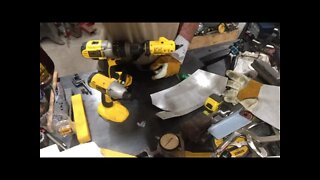 DEWALT Metal Cutting Shears Attachment - Round 2 (DWASHRIR)