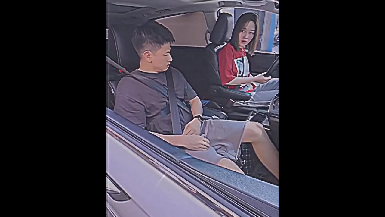 try not to laugh😂😂