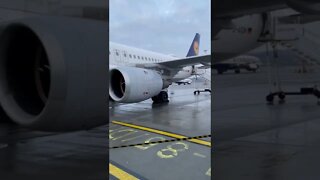 Boarding Lufthansa A320