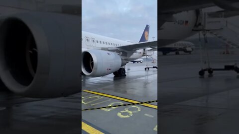Boarding Lufthansa A320