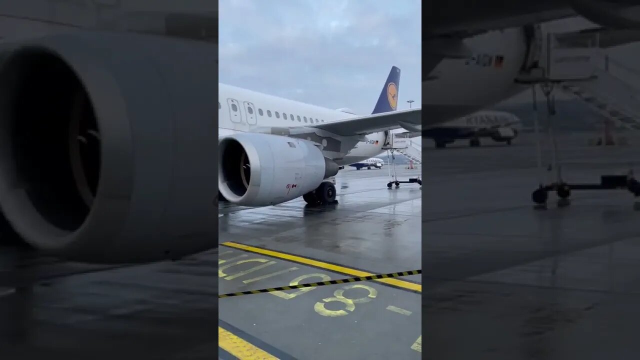 Boarding Lufthansa A320